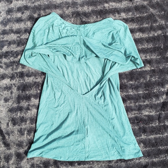 Open back Reebok top - Picture 3 of 4